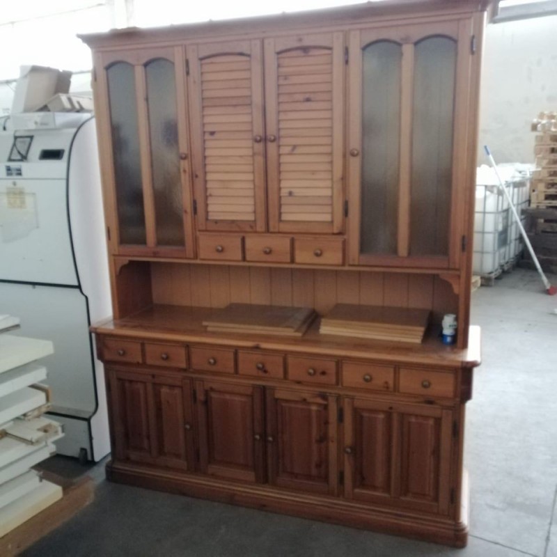 credenza in legno massello vintage