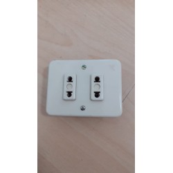DOPPIA  PRESA BTICINO SERIE DOMINO  2X   PER SCATOLA ROTONDA  10A-250V  15A-125V  NUOVO