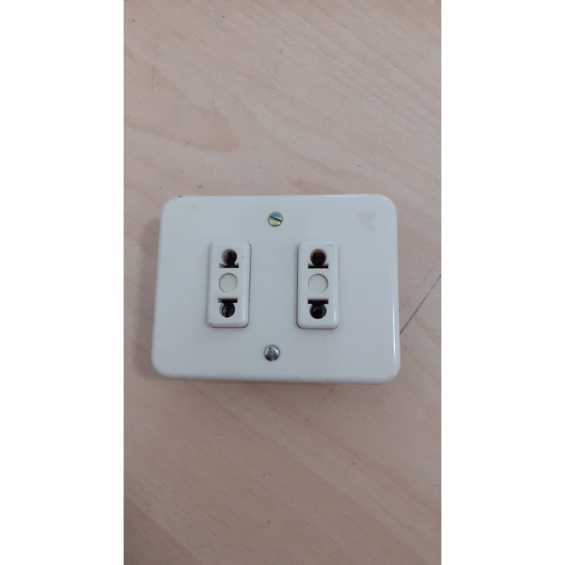 DOPPIA  PRESA BTICINO SERIE DOMINO  2X   PER SCATOLA ROTONDA  10A-250V  15A-125V  NUOVO