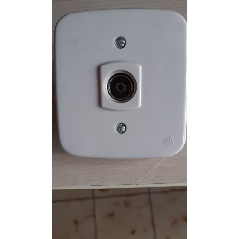 PRESA TV FEMMINA AVE 691  13mm. NUOVO