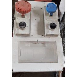 QUADRO ELETTRICO CON 1 PRESa DA 16A  e CON 1 PRESA DA 32A CON BLOCCO SICUREZZA   USATO