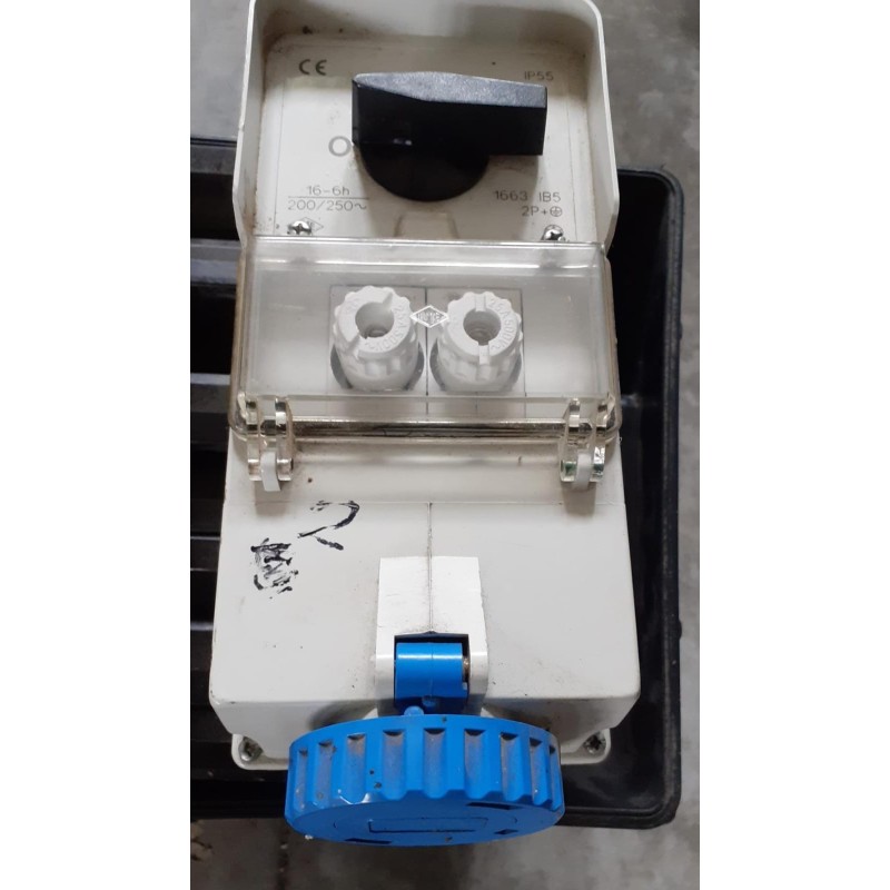 ILME 1663 IB5 - Presa con interruttore di Blocco da Parete 2P+T 16A-6H  200/250  IP55   USATO