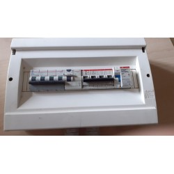 QUADRO CON 2 MAGNETOTERMICO E DIFFERENZIALE  ABB C10 E GENERAL ELECTRIC C16  USATO