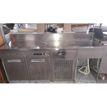 banco frigo 2 ante motore incorporato piano di lavoro con lavello.