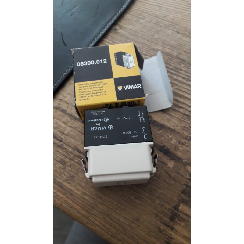 Relè interruttore 2P 10AX b.12V 50-60Hz cod. 08390.012