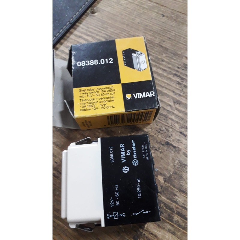 Relè interruttore 1P 10AX b.12V 50-60Hz 08388.012