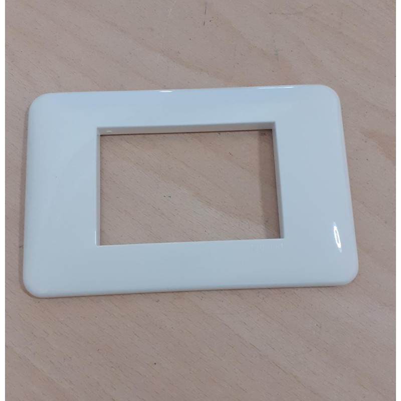 Placca Legrand serie Cross 3 posti bianca ART. 680543  NUOVO