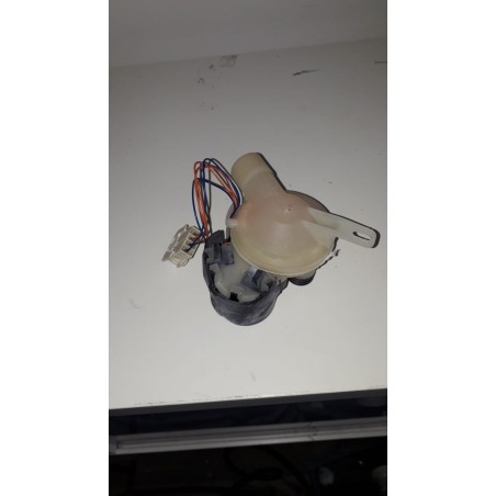 VALVOLA ALTERNATO MOTORINO PER LAVASTOVIGLIE SMEG LSP 1449 B USATO