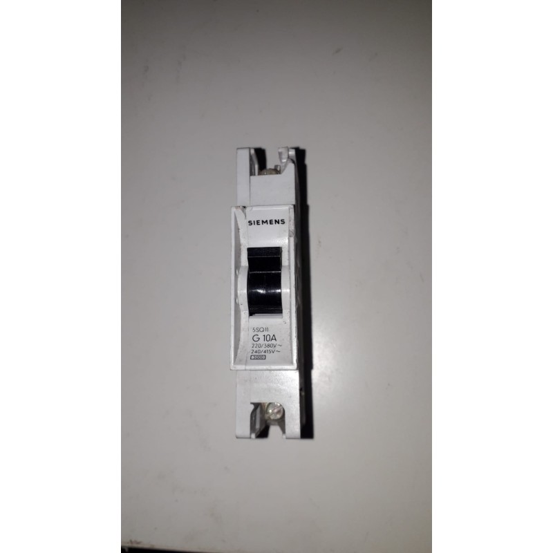 Interruttore automatico Siemens 5SQ11 G10A per 220/380 V USATO
