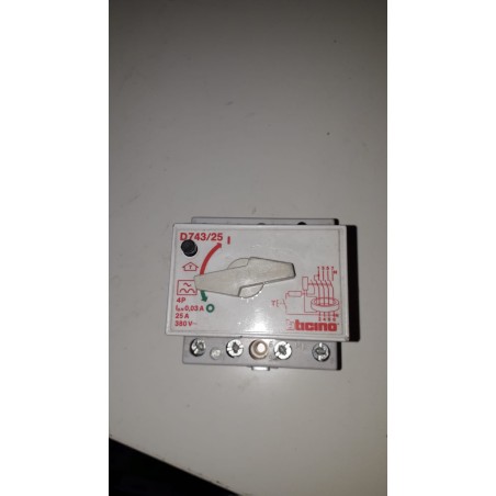 Bticino D743/25 interruttore automatico 4 poli 25 AMP 380V USATO