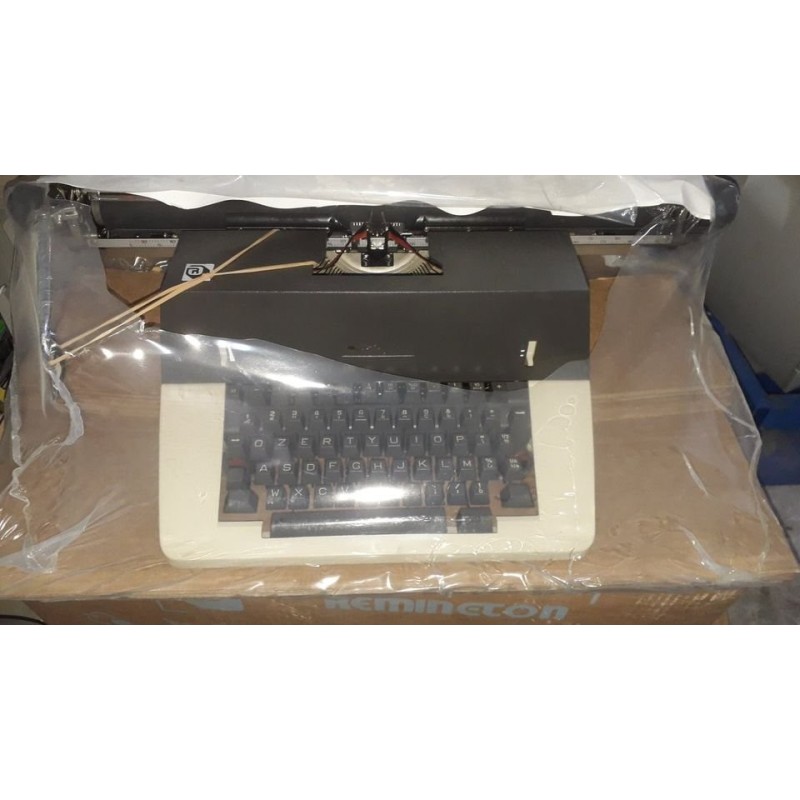 Macchina da scrivere Remington 150