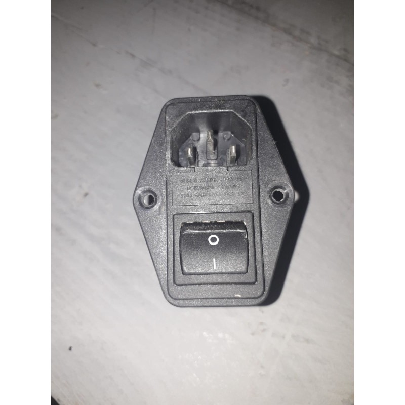 O3AB2D Moduli Ingresso Alimentazione CA Delta 3A 115 V Ca/250 V Ca 50/60 Hz usato