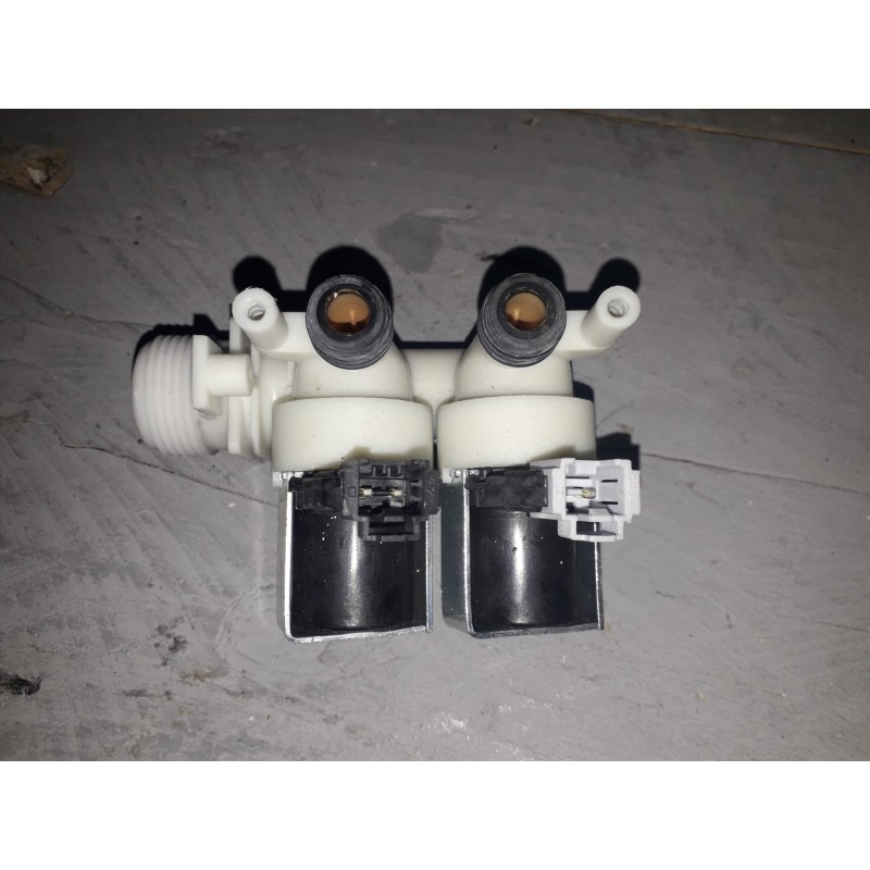 elettrovalvola cod.33390129 per lavatrice indesit BWSE 71823X WWGG usato