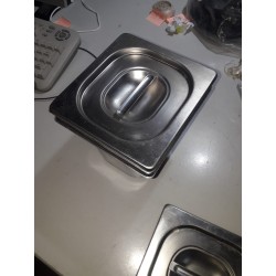 Contenitore gastronomico in acciaio inox 1/6 GN - 150 mm usato