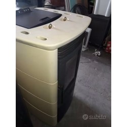 stufa a pellet EXTRAFLAME mod.DIVINA PERGAMENA 11Kw usato