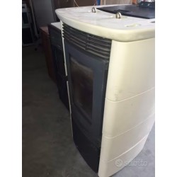 stufa a pellet EXTRAFLAME mod.DIVINA PERGAMENA 11Kw usato