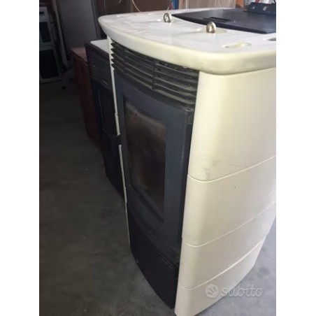stufa a pellet EXTRAFLAME mod.DIVINA PERGAMENA 11Kw usato