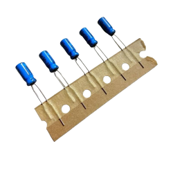 5 PEZZI - CONDENSATORE ELETTROLITICO IN ALLUMINIO 33uF 50V 20% 85°C p.2,5