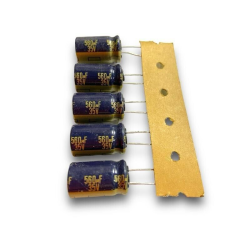 5 PEZZI - Condensatore Elettrolitico all'alluminio 560uF 35V 105°C