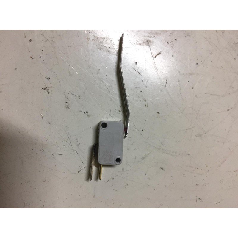 MICROINTERRUTTORE 482000030529 PER ASCIUGATRICE INDESIT IDCA 845 A ECO USATO