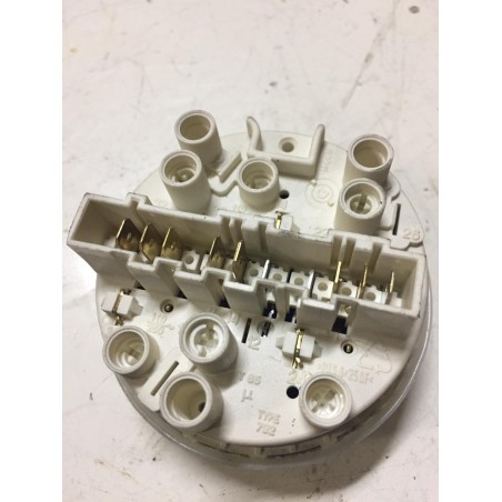 PRESSOSTATO 146152232 PER LAVATRICE ELECTROLUX  ZANUSSI USATO