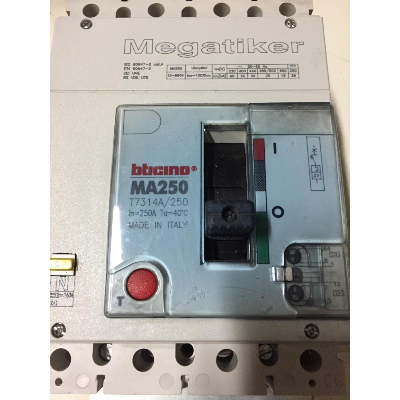 Interruttore magnetotermico bticino megatiker T7314A/250  usato