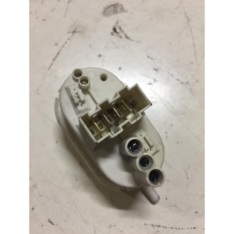 PRESSOSTATO B111-111-D006 PER LAVATRICE HAIER HWM80-1403D USATO