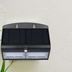 LAMPADA LED CON SENSORE E PANNELLO SOLARE V-TAC VT-767-7 7W IP65