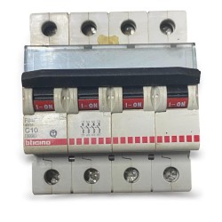 interruttore magnetotermico modulare quadripolare BTicino F84/10 C10 400V
