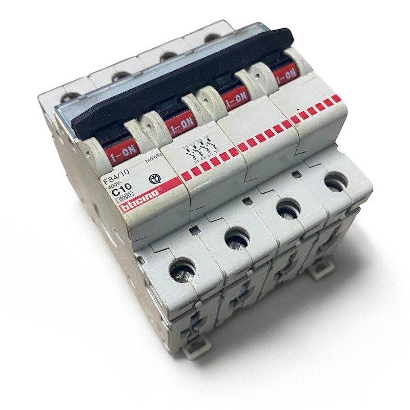 interruttore magnetotermico modulare quadripolare BTicino F84/10 C10 400V