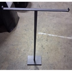 Espositore metallico a "T" con base quadrata autoportante  usato