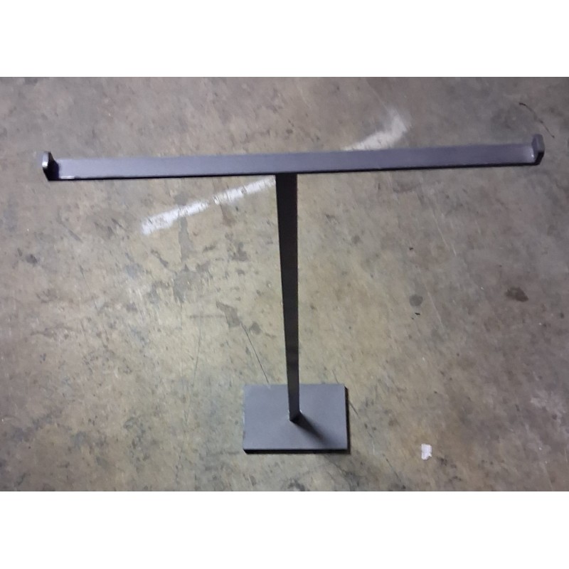 Espositore metallico a "T" con base quadrata autoportante  usato