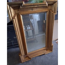 SPECCHIO CON CORNICE IN LEGNO DORATO A EDICOLA  USATO