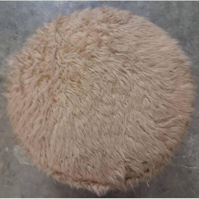 Pouf rotondo contenitore  rivestito in finta pelliccia a pelo lungo  usato