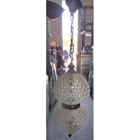 lampadario a sospensione vintage risalente  agli anni '60 o '70   usato