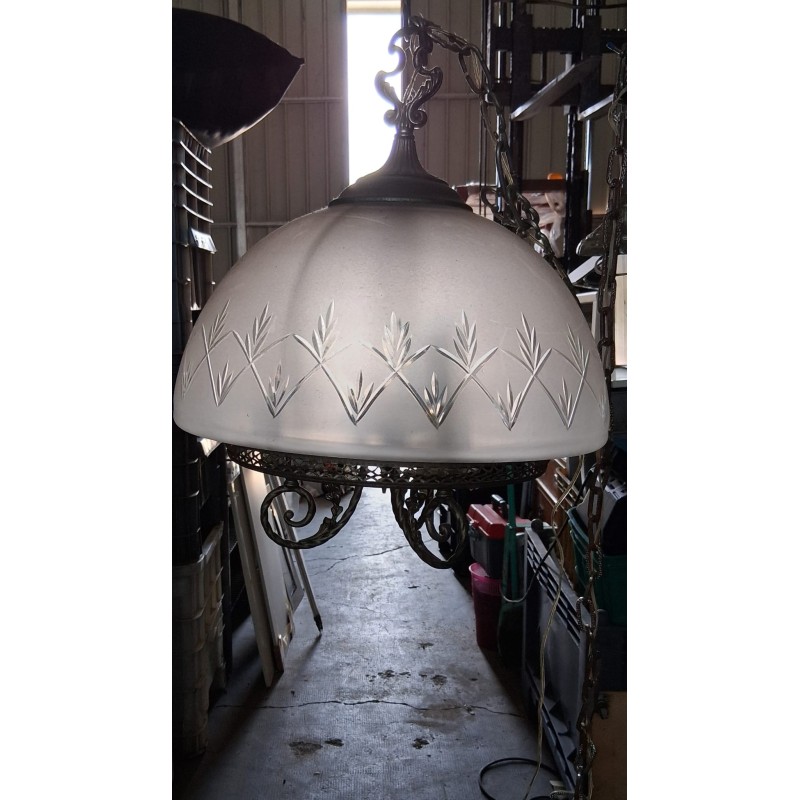 Lampadario a sospensione  (indicativamente tra gli anni '50 e '70).  usato