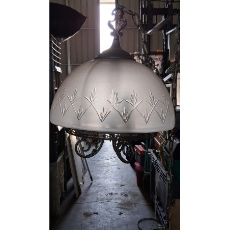 Lampadario a sospensione  (indicativamente tra gli anni '50 e '70).  usato