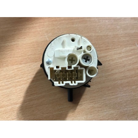 PRESSOSTATO COD. 16001146900 PER LAVATRICE ARISTON AL 44X  - usato agx