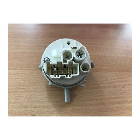 PRESSOSTATO COD. 160015915.01 CODICE ALTERNATIVO: 7650038 PER LAVATRICE AEG L50612  USATO