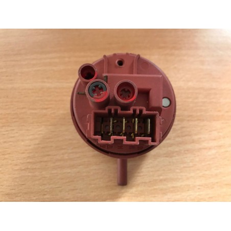 PRESSOSTATO COD. 160019326.00 PER LAVATRICE INDESIT WIL 8  - usato agx