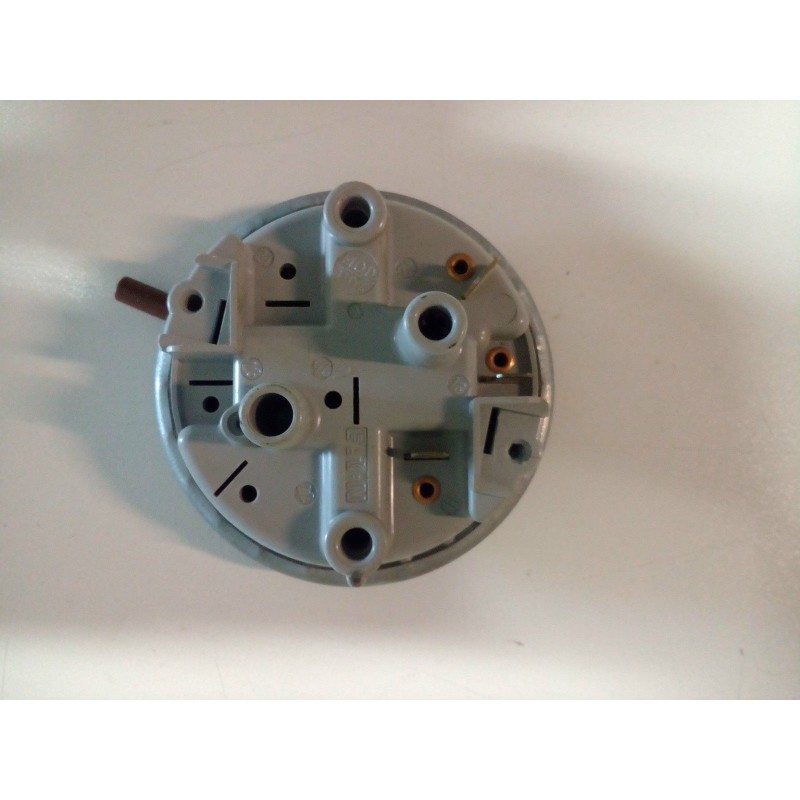 PRESSOSTATO CODICE 16000271200 PER LAVATRICI ARISTON AV 537T/1  sva