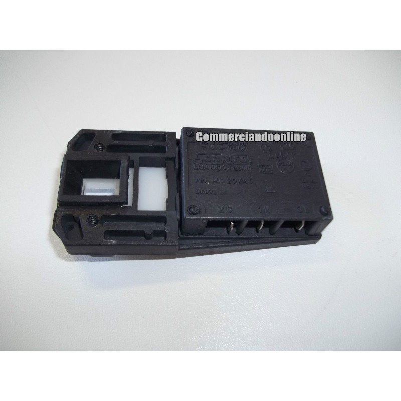 BLOCCAPORTA MC 20/A1 PER  LAVATRICE SMEG S 34 XT  usato