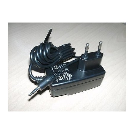 ALIMENTATORE CON SPINA ITALIANA MODEL GSAC-07TE1 9.4V 700mA NUOVO lrx