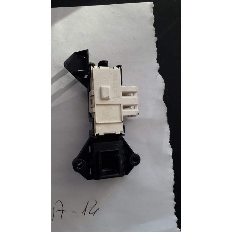 BLOCCAPORTA  COD.83354148 PER LAVATRICE WHIRLPOOL AWO/D 6107 usato