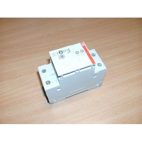 PORTAFUSIBILE BIPOLARE ABB E932/32 2P+N 32A 400V 10.3X38 mm NUOVO lrx