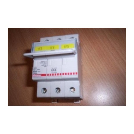 PORTAFUSIBILE SEZIONABILE BTICINO F323 32A 500V USATO  lrx