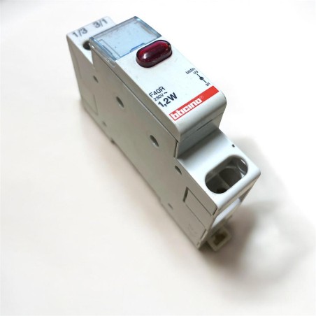 Spia luminosa/portalampada per segnalazione della Bticino, modello F40R.