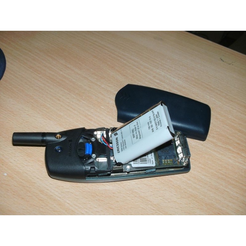 TELEFONO CELLULARE  USATO DA COLLEZIONE ERICSSON A2618S BRAND WIND lrx