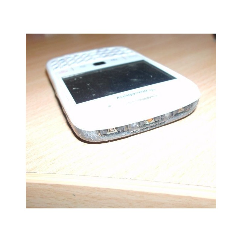 TELEFONO CELLULARE BLACKBERRY 9300 COLORE BIANCO PER PARTI RICAMBIO lrx