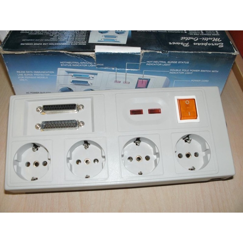 PRESA ELETTRICA MULTIPLA EUROPEA CON RS232 10A 220-250VAC  NUOVO